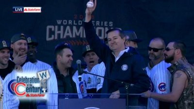 Anthony Rizzo gives World Series ball to Tom Ricketts - Sports Illustrated