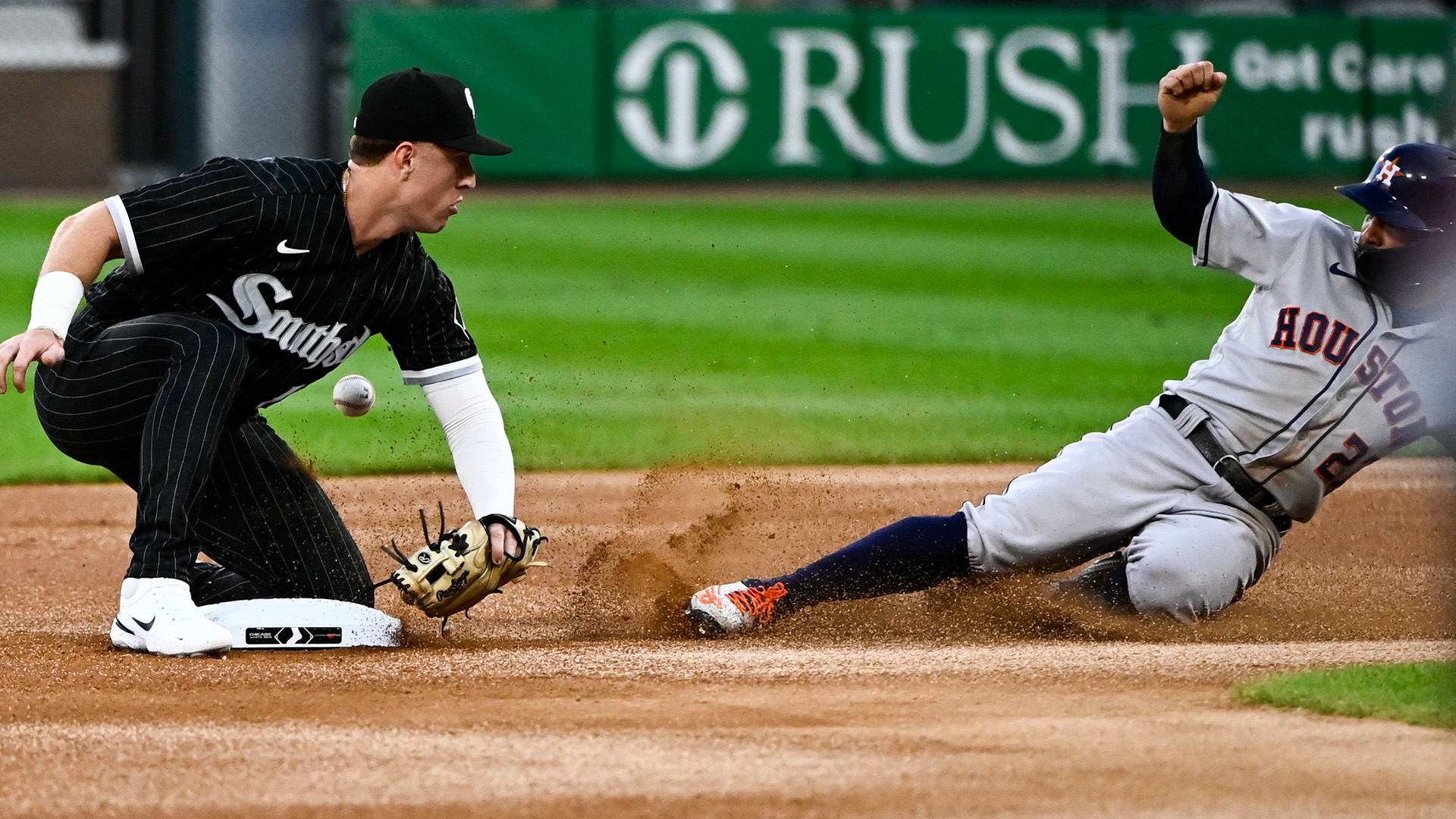 Jose Altuve leaves with injury, 05/04/2022