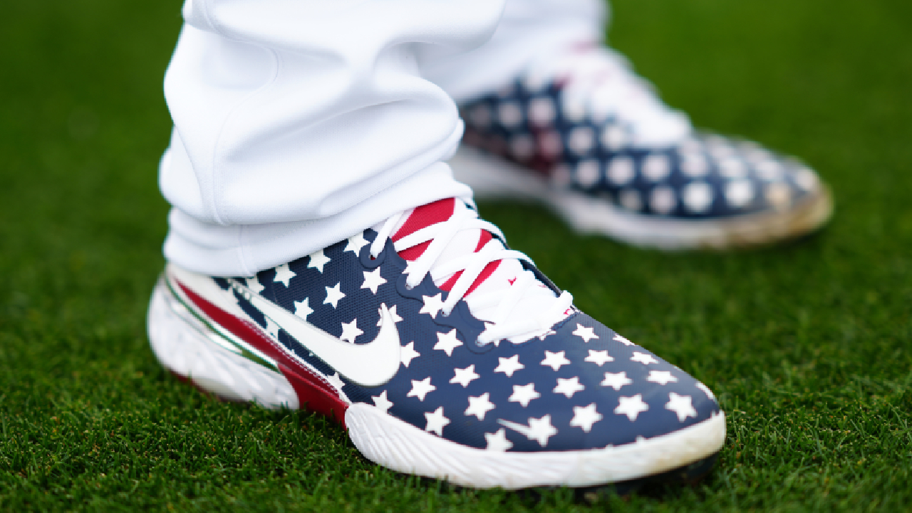 Reds' Trevor Bauer shows support for suspended Joe Kelly on cleats
