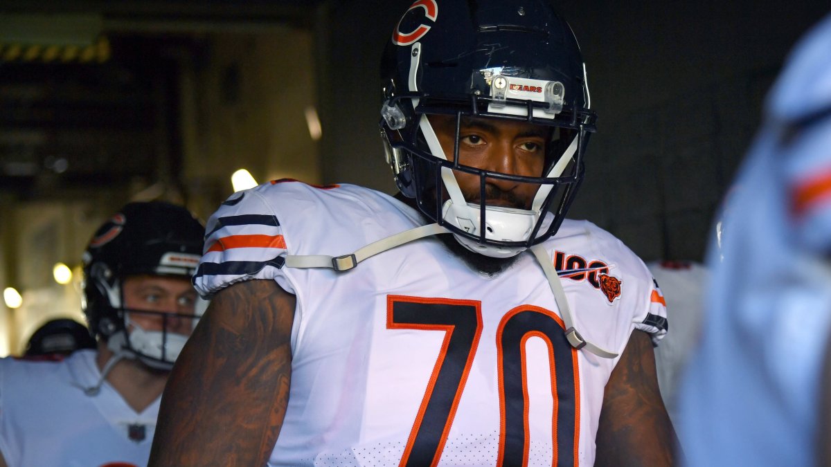 Bears Offensive Lineman Bobby Massie Suffers Injury vs. Saints – NBC Chicago