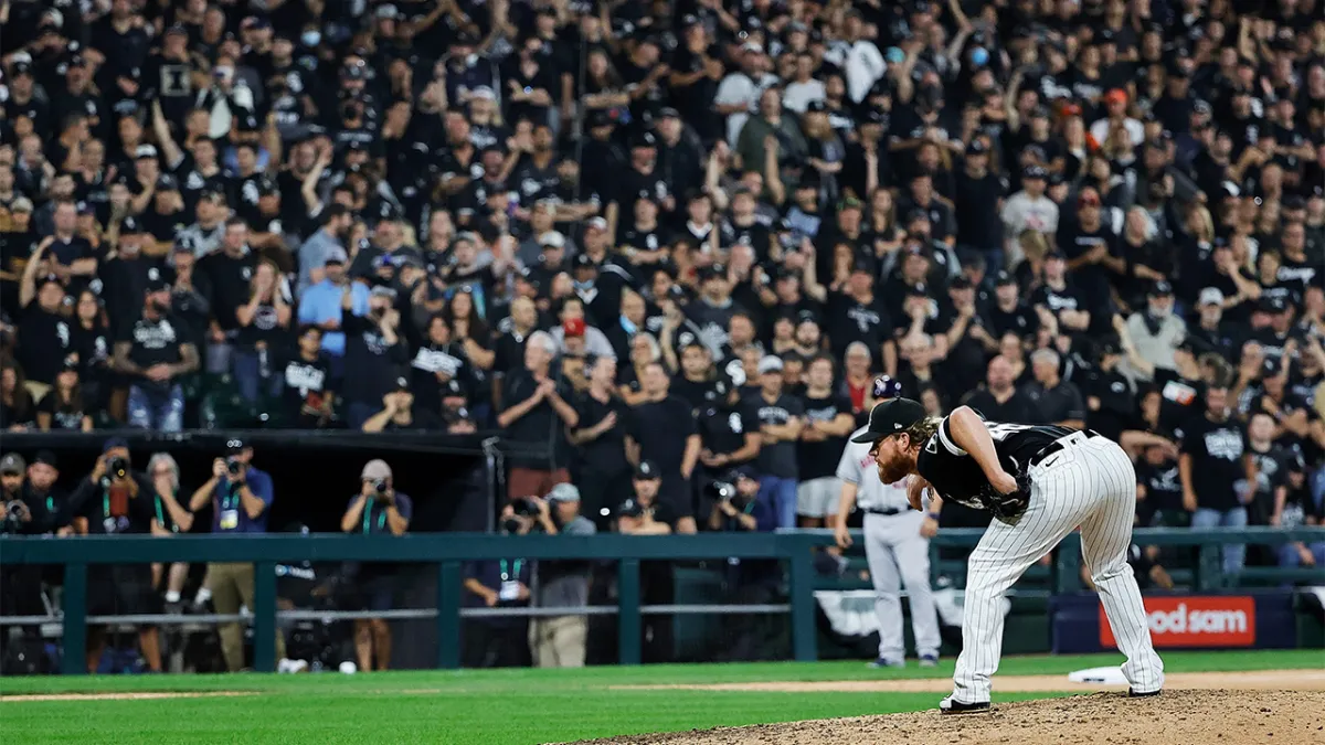 The 'Blackout' is Back: White Sox encourage fans to wear black in the 2021  playoffs