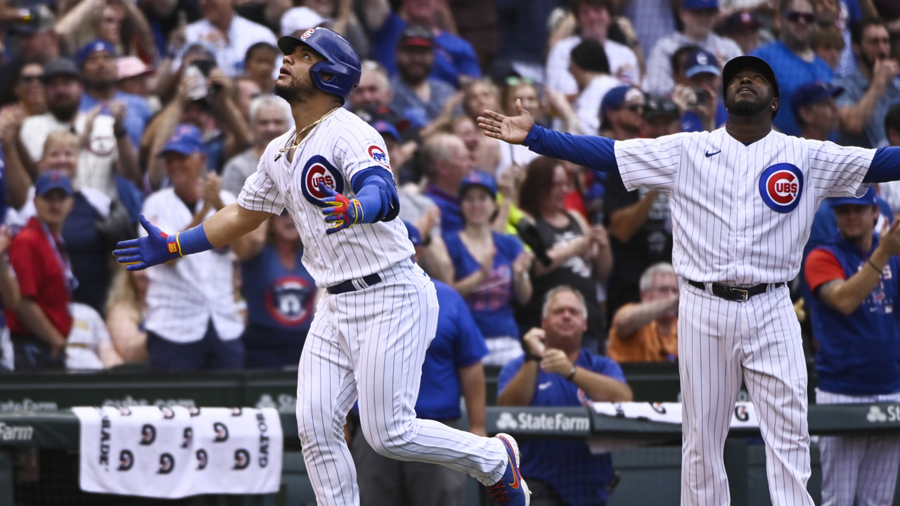 Willson Contreras hits his 100th home run for The Chicago Cubs