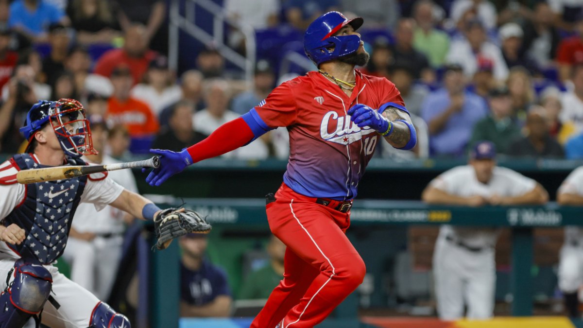 White Sox' Yoán Moncada has bruised rib, could play if needed – NBC Sports  Chicago