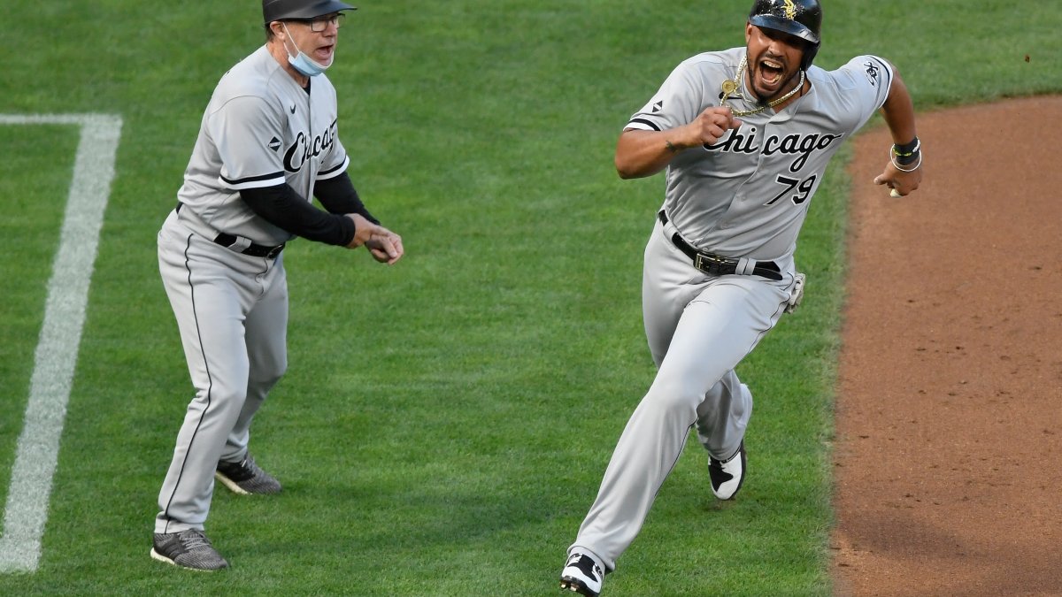 Jose Abreu + the White Sox's tribute to the injured Eloy Jimenez :  r/baseball