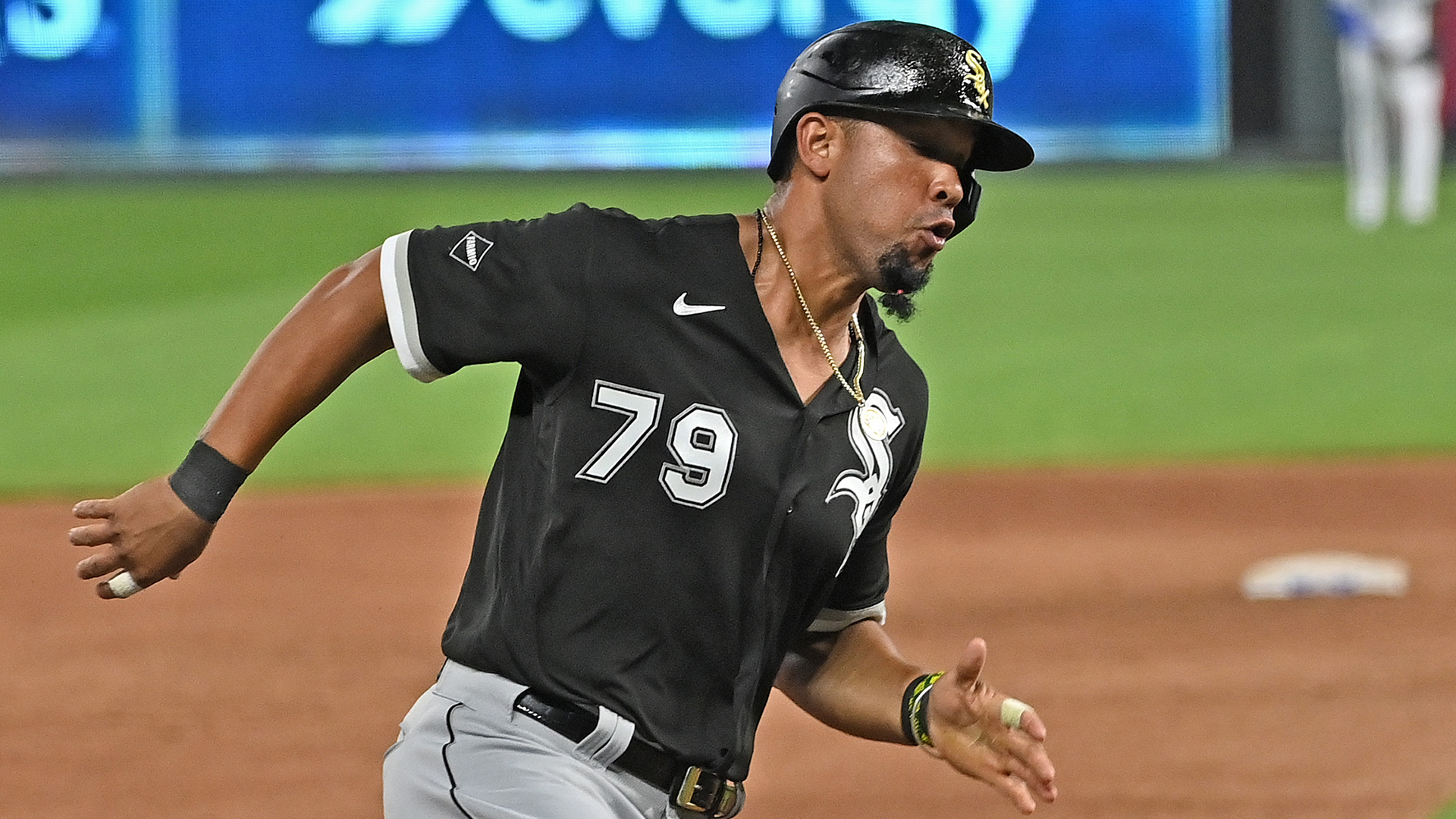 White Sox's Jose Abreu ties mark with six home runs in three-game