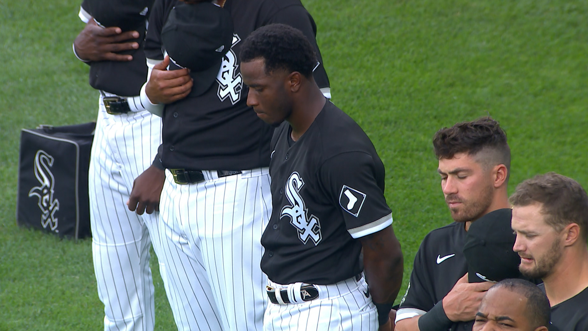 White Sox, Royals take 42 second moment of silence honoring Jackie Robinson  – NBC Sports Chicago