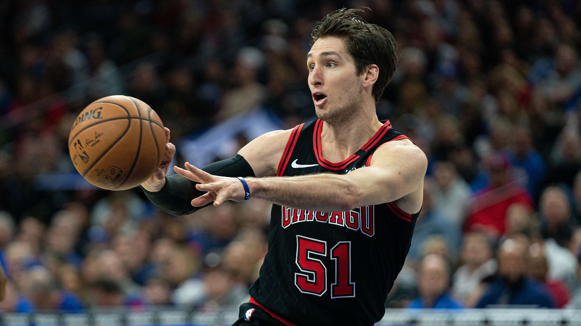 Ryan Arcidiacono stays with the Bulls for one more season