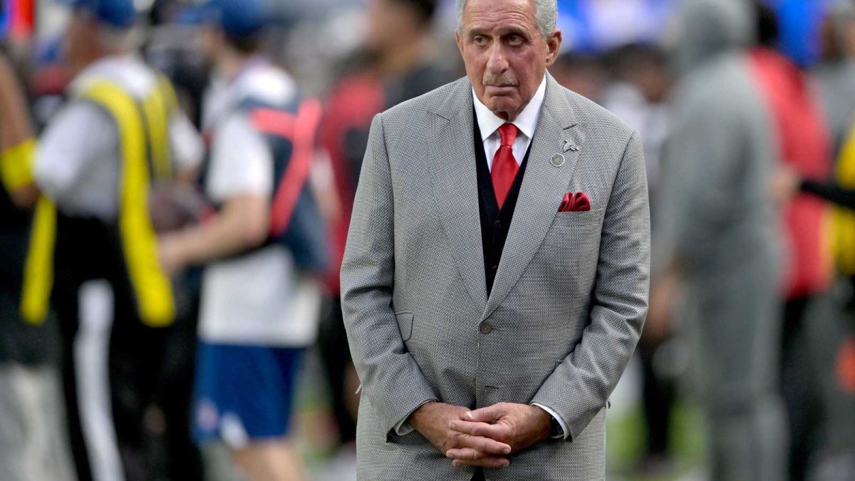 Atlanta Falcons owner Arthur Blank and SiriusXM radio host Chris Mad  News Photo - Getty Images