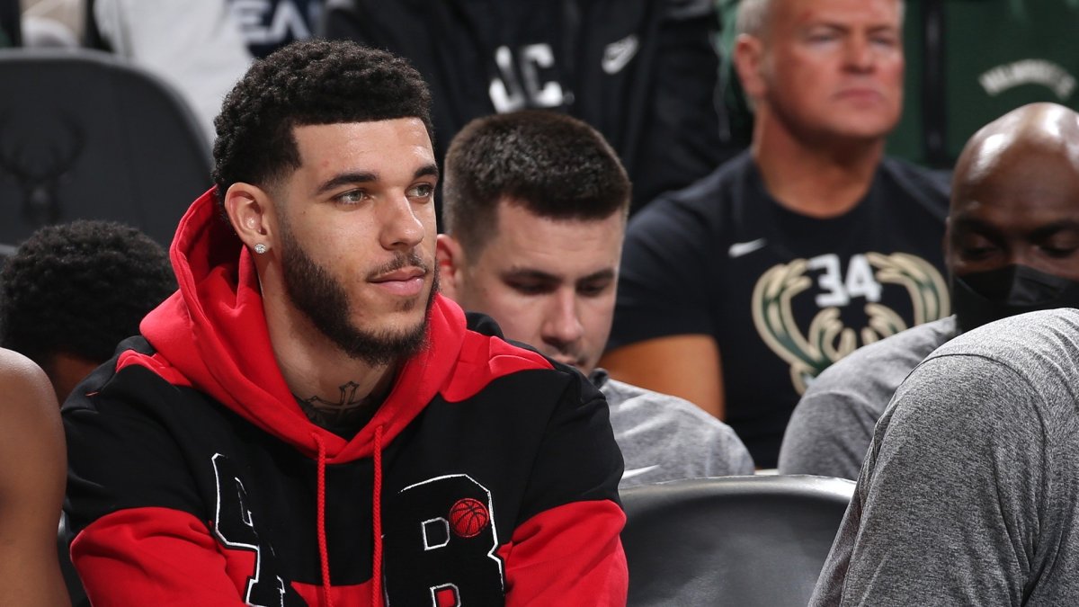 Chicago Bulls coach Billy Donovan reports Lonzo Ball's cartilage transplant  surgery went well - Sports Illustrated Chicago Bulls News, Analysis and More