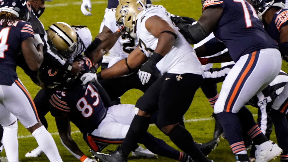 Moment Bears receiver Javon Wims sucker punches Saints safety CJ