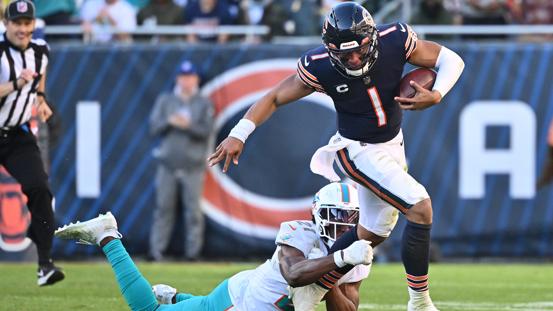 Bears' QB Justin Fields' cleats are headed to Pro Football Hall of Fame –  NBC Sports Chicago