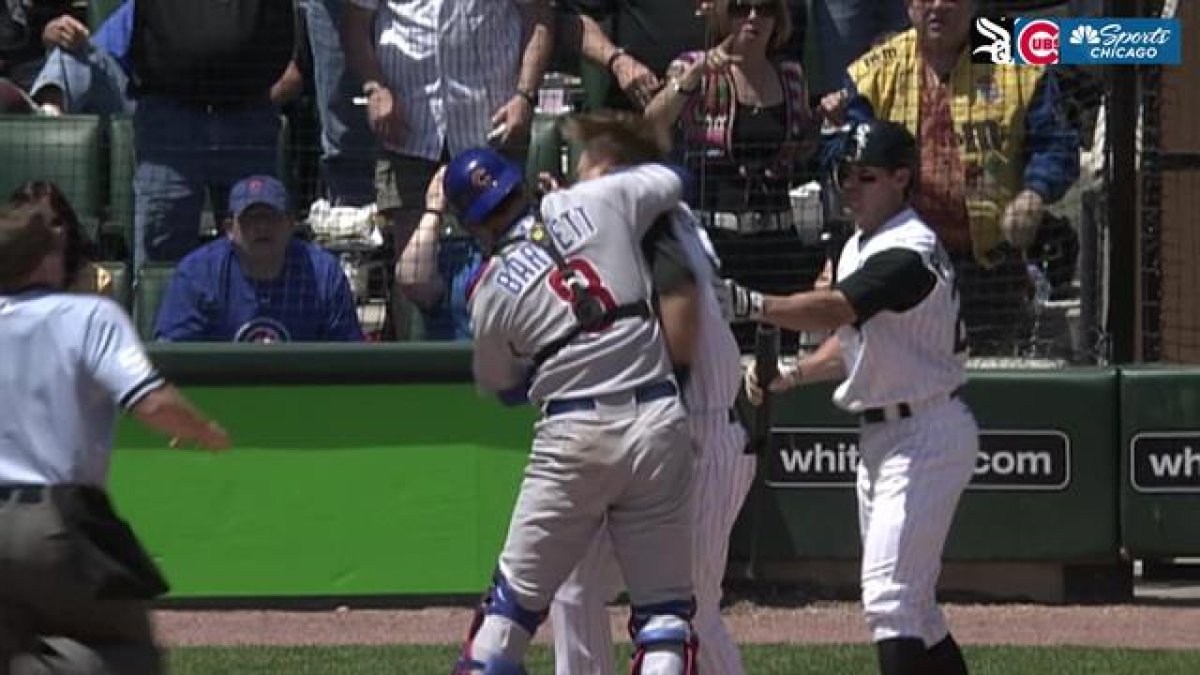 Cubs, White Sox brawl after home-plate collision 