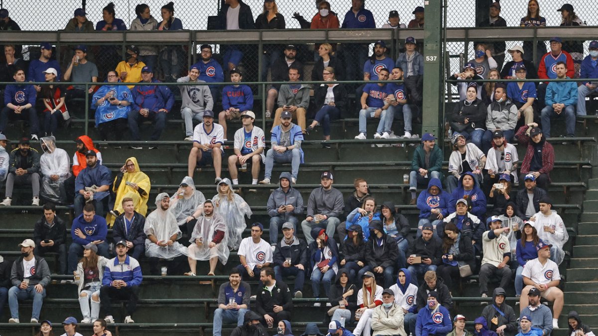 Watch: Chaotic fan brawl erupts at White Sox vs. Cubs Crosstown Classic  Game on Tuesday – NBC Chicago