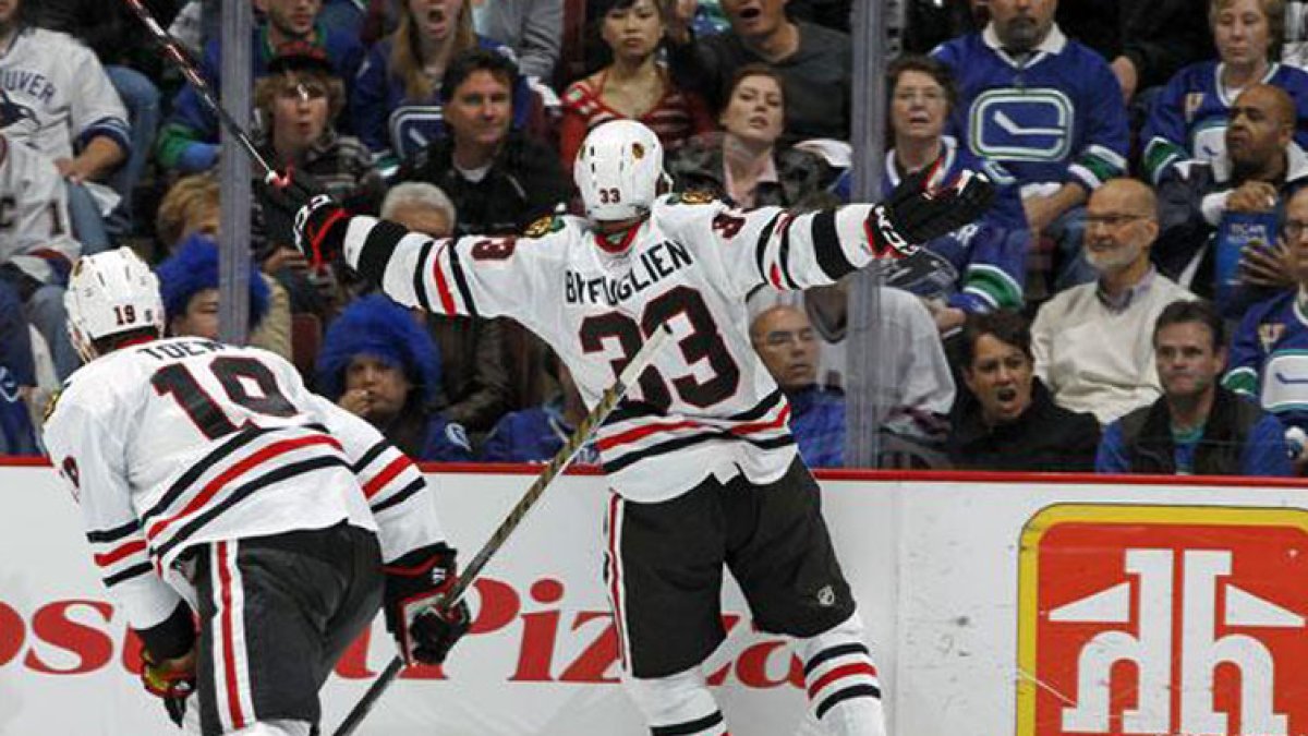 Troy Brouwer: Dustin Byfuglien 'was a freak on and off the ice' with  Blackhawks – NBC Sports Chicago