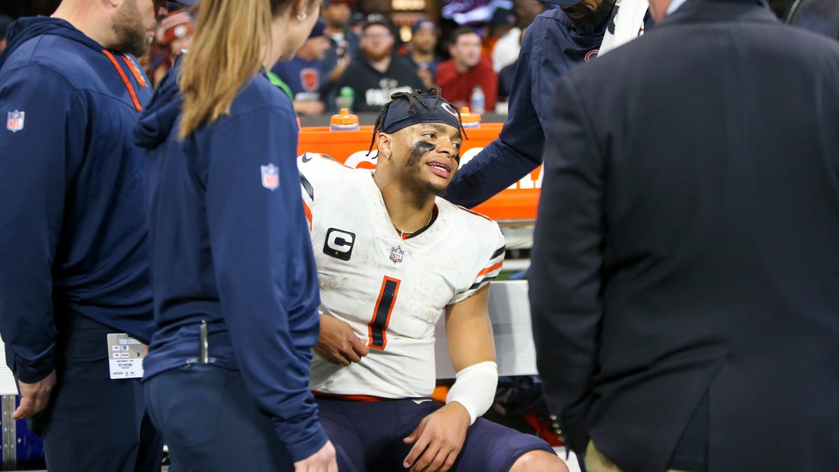 Bears QB Justin Fields officially a game-time decision vs. Jets