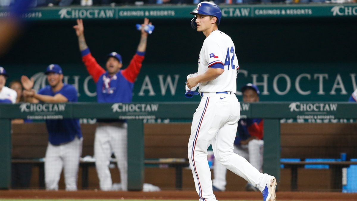 Rangers' Seager intentionally walked with bases loaded