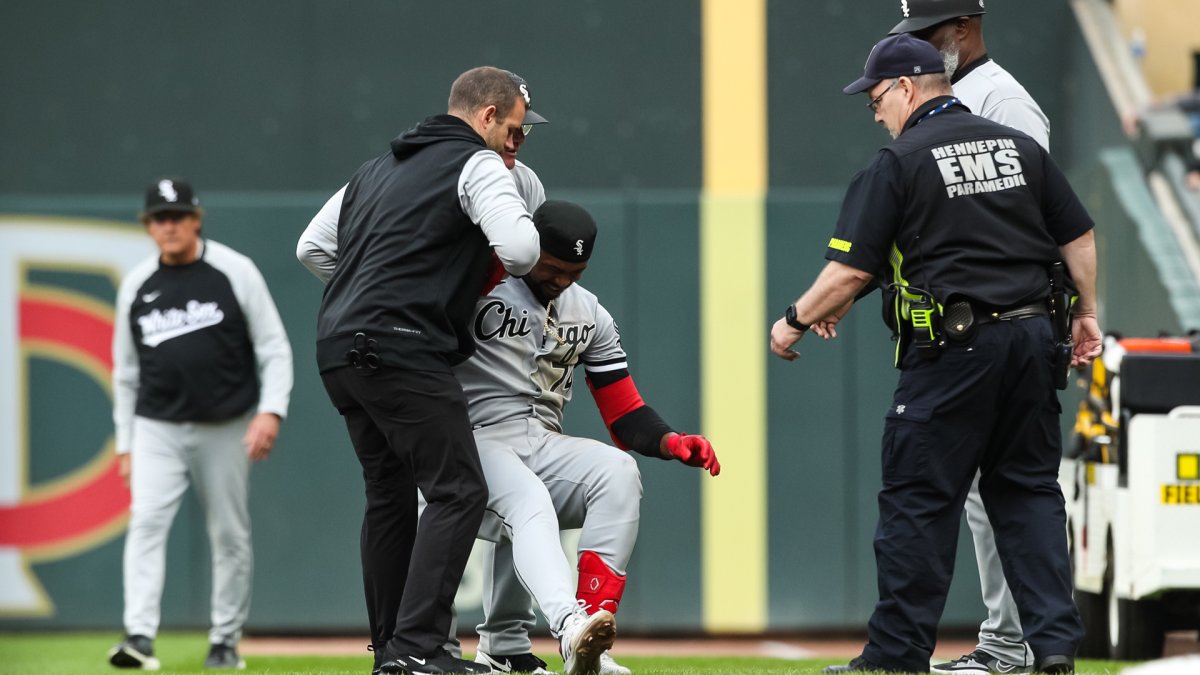 White Sox OF Jiménez carted off after hamstring injury