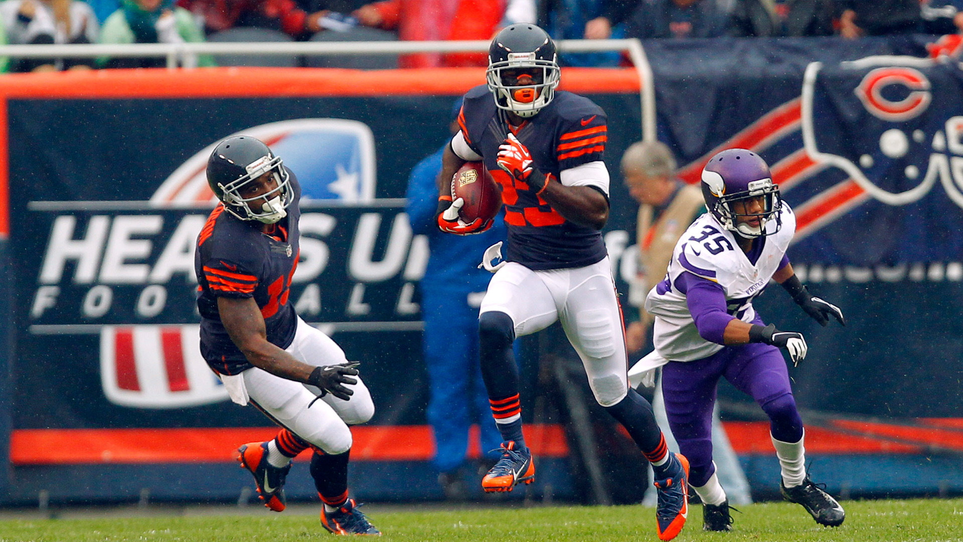 Bears special-teams coach: Hester best returner ever