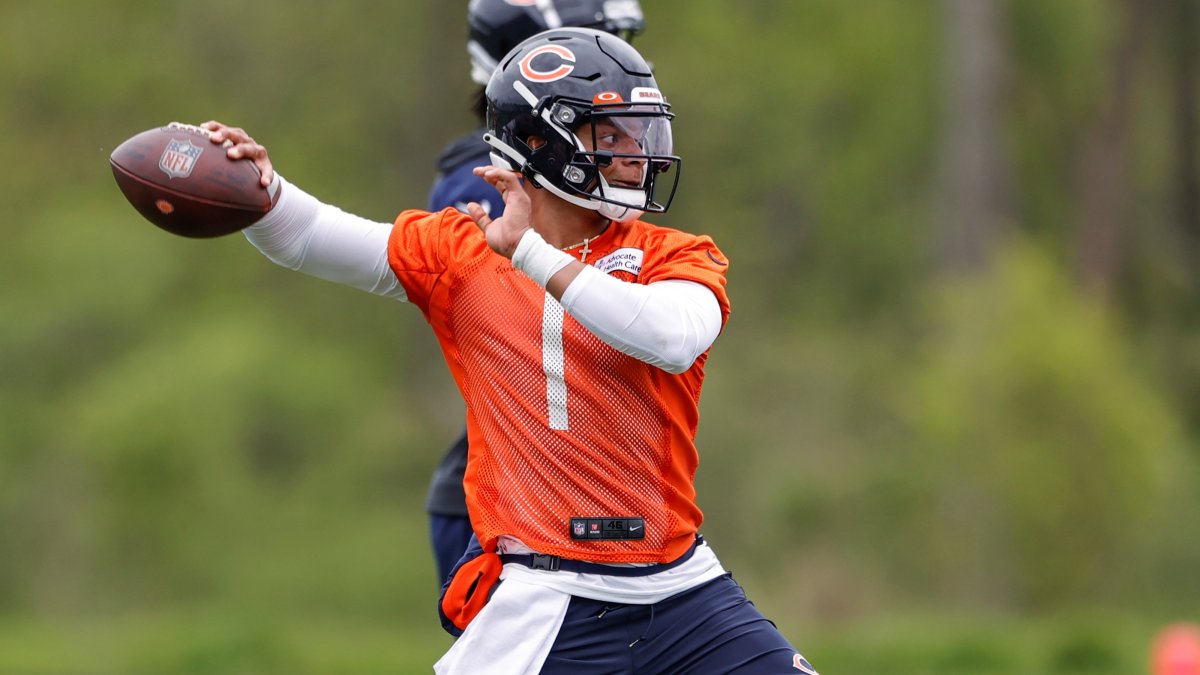 How will Matt Nagy deploy quarterbacks in Chicago Bears first preseason game ?