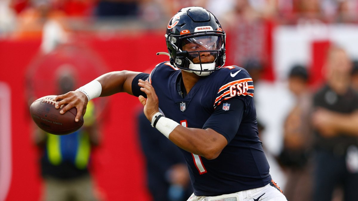 Here are the odds Bears' Justin Fields leads NFL in passing yards