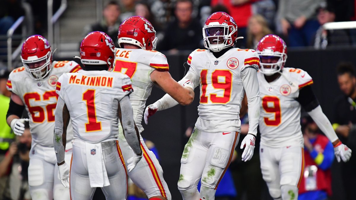 Chiefs hit 'Ring Around the Rosie' dance in amusing play vs. Raiders – NBC  Sports Chicago