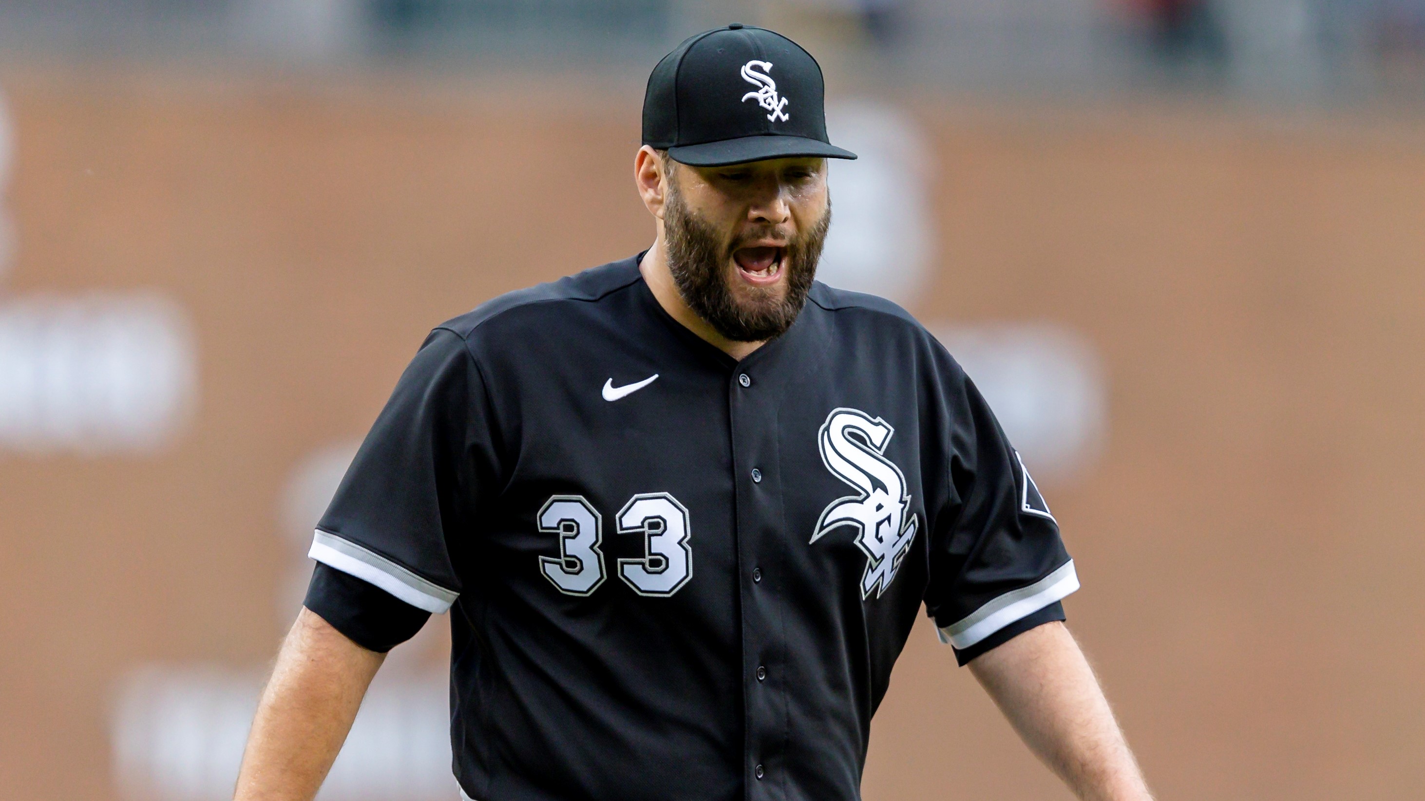 White Sox pitcher Lance Lynn and coach Joe McEwing argue in dugout