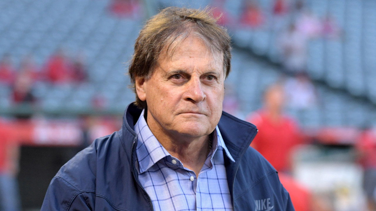 Tony La Russa retires; he was a fixture at Roger Dean Stadium in Jupiter  for 14 springs