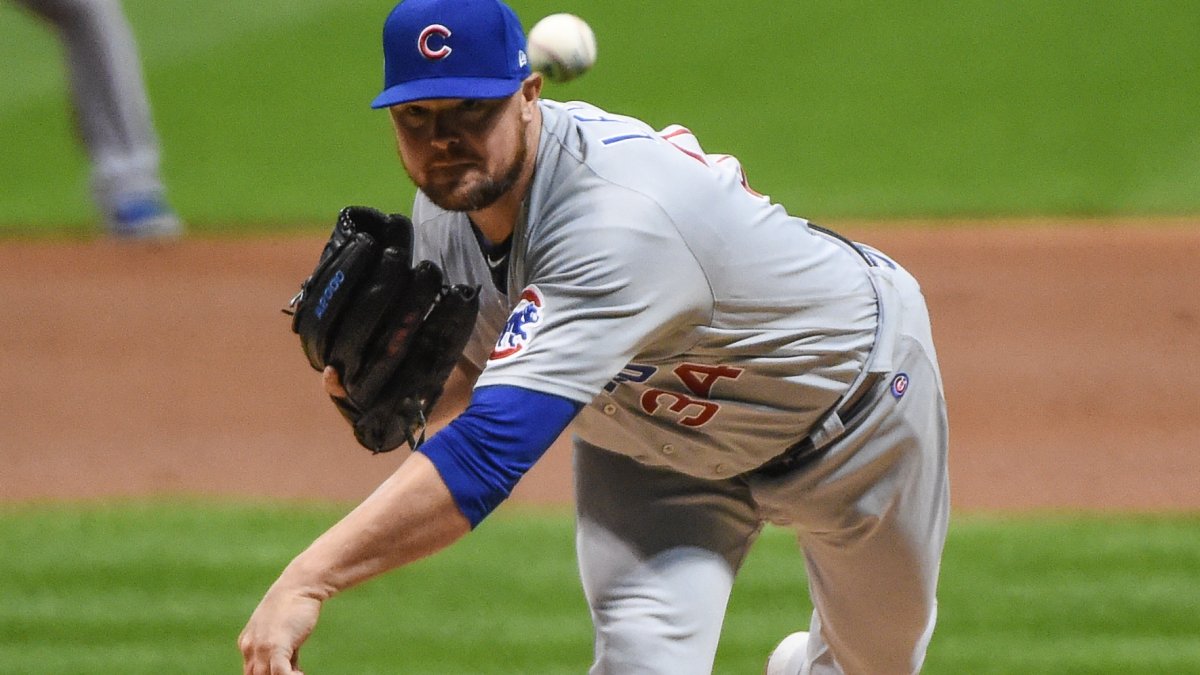 Cubs free agent Jon Lester buying beers for fans at Chicago bars