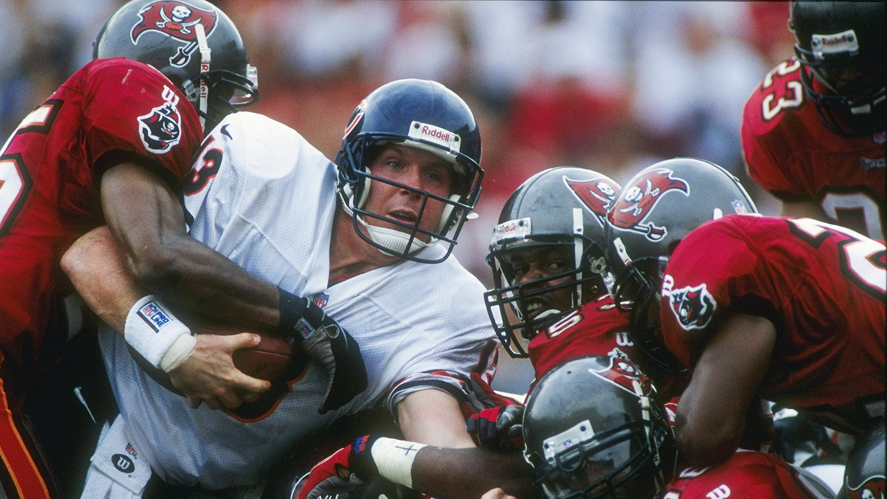 85 Chicago Bears Cade Mcnown Photos & High Res Pictures - Getty Images