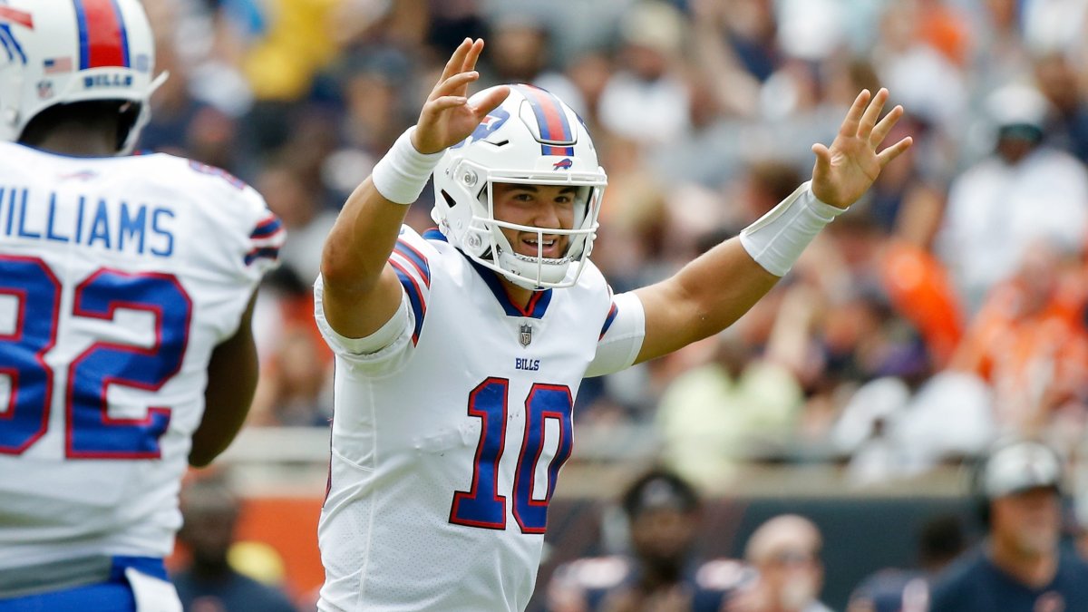 Josh Allen and Mitch Trubisky in Buffalo Bills training camp