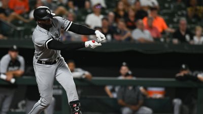 White Sox outfielder Luis Robert Jr. returns to starting lineup after  finger injury 