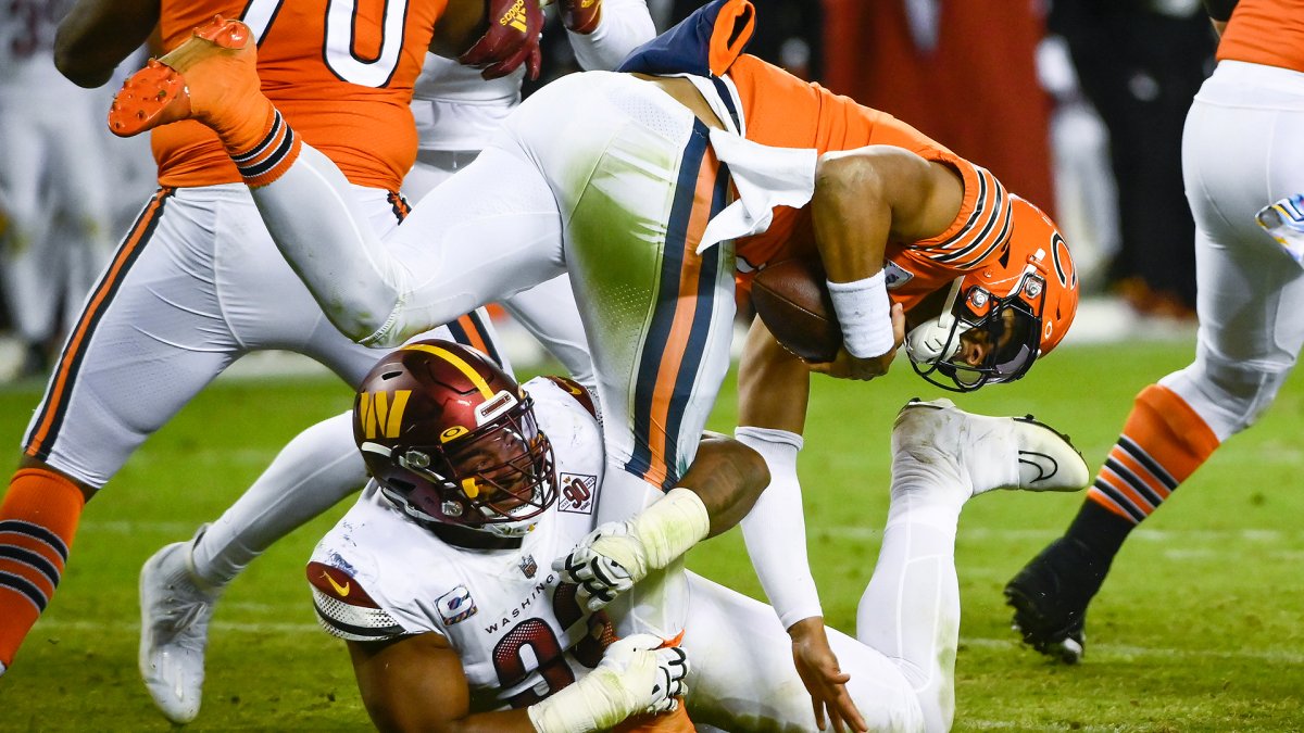 Washington Commanders beat Chicago Bears 12-7 to snap four-game losing  streak, Bears QB Justin Fields injures shoulder in loss, NFL News