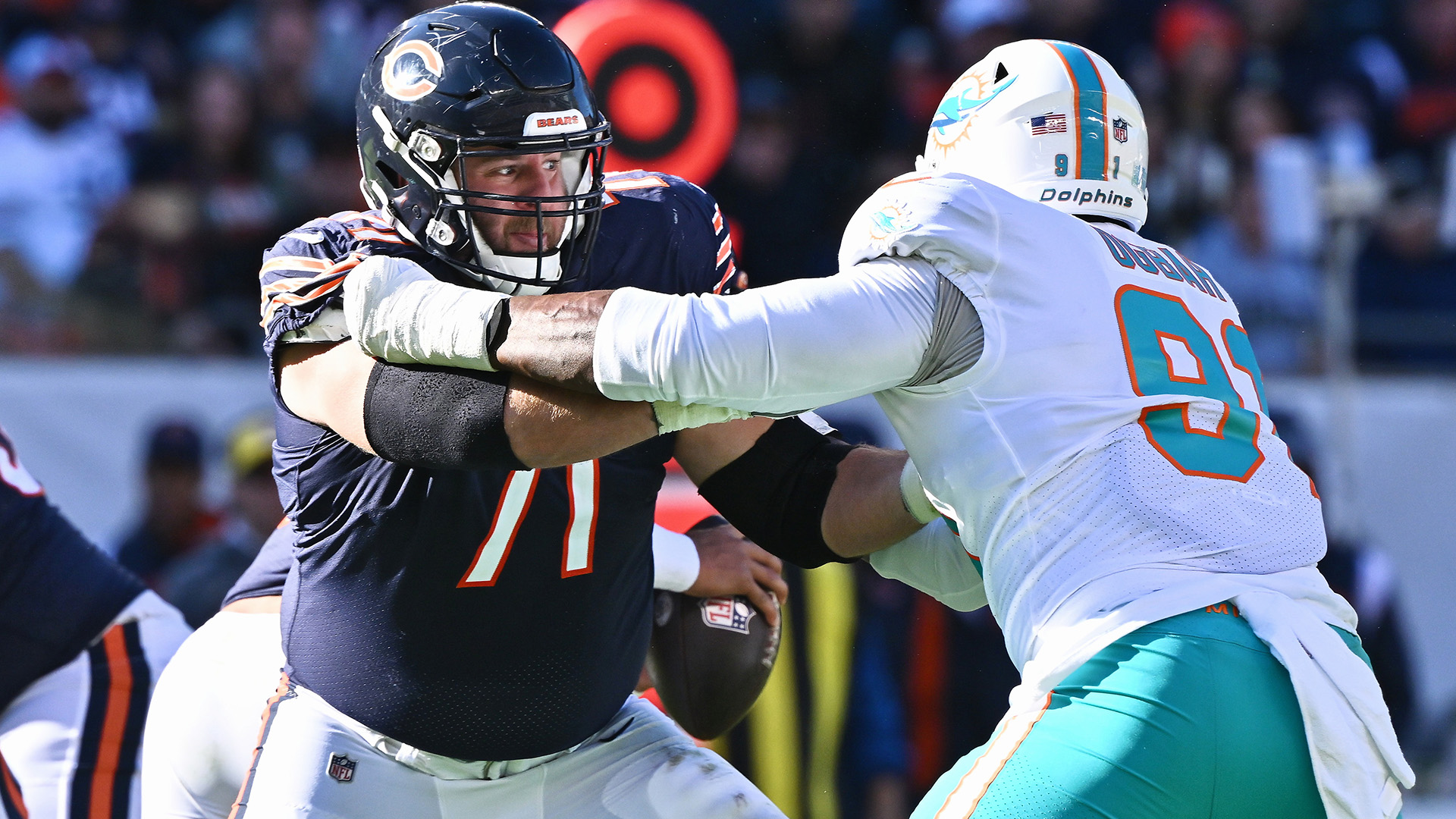 Chicago Bears offensive tackle Riley Reiff (71) works during the first half  of an NFL football game against the Atlanta Falcons, Sunday, Nov. 20, 2022,  in Atlanta. The Atlanta Falcons won 27-24. (