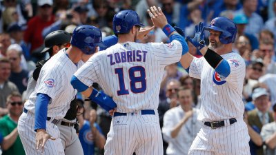 Chicago Cubs surprise 'emotional' David Ross with pregame ceremony