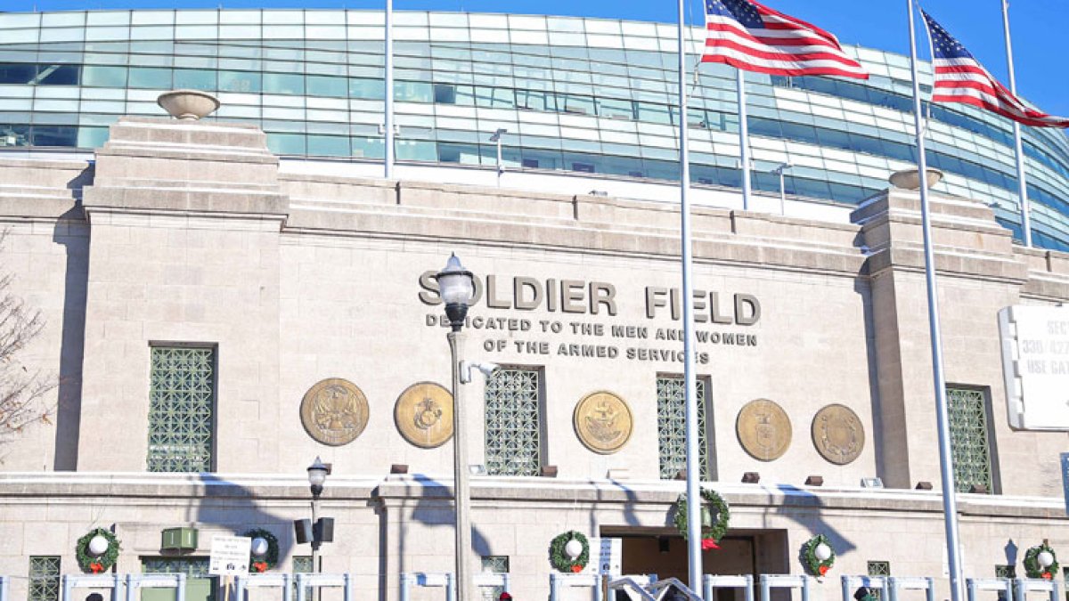 Mayor Brandon Johnson meets with Chicago Bears about staying at Soldier  Field after doubts about Arlington Heights property - ABC7 Chicago