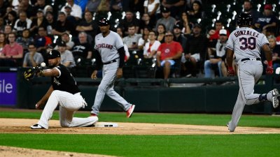 White Sox' fielding mistakes dig insurmountable hole, Guardians win 8-2 –  NBC Sports Chicago