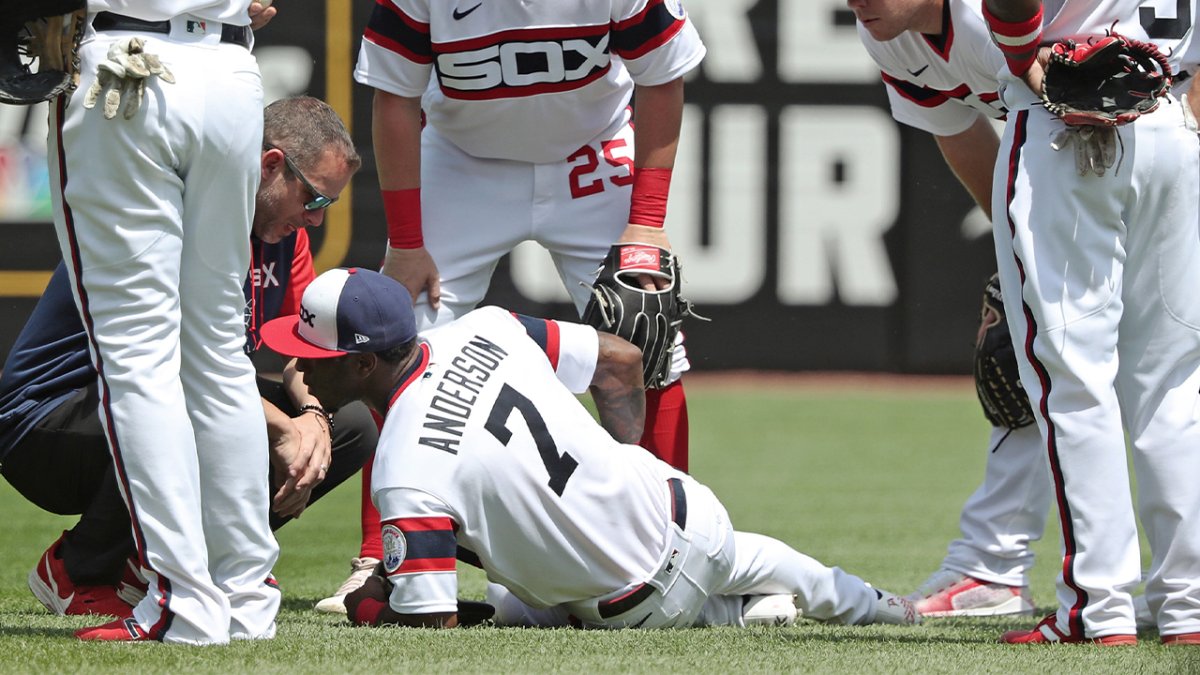 White Sox' Eloy Jimenez leaves first game of rehab assignment with right  leg soreness - Chicago Sun-Times