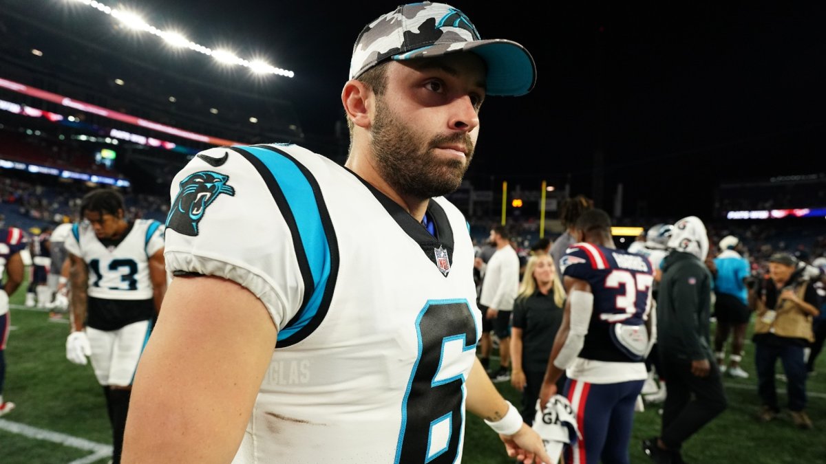 Helmet-less Baker Mayfield headbutts Panthers teammates to celebrate TNF  win – NBC Sports Chicago