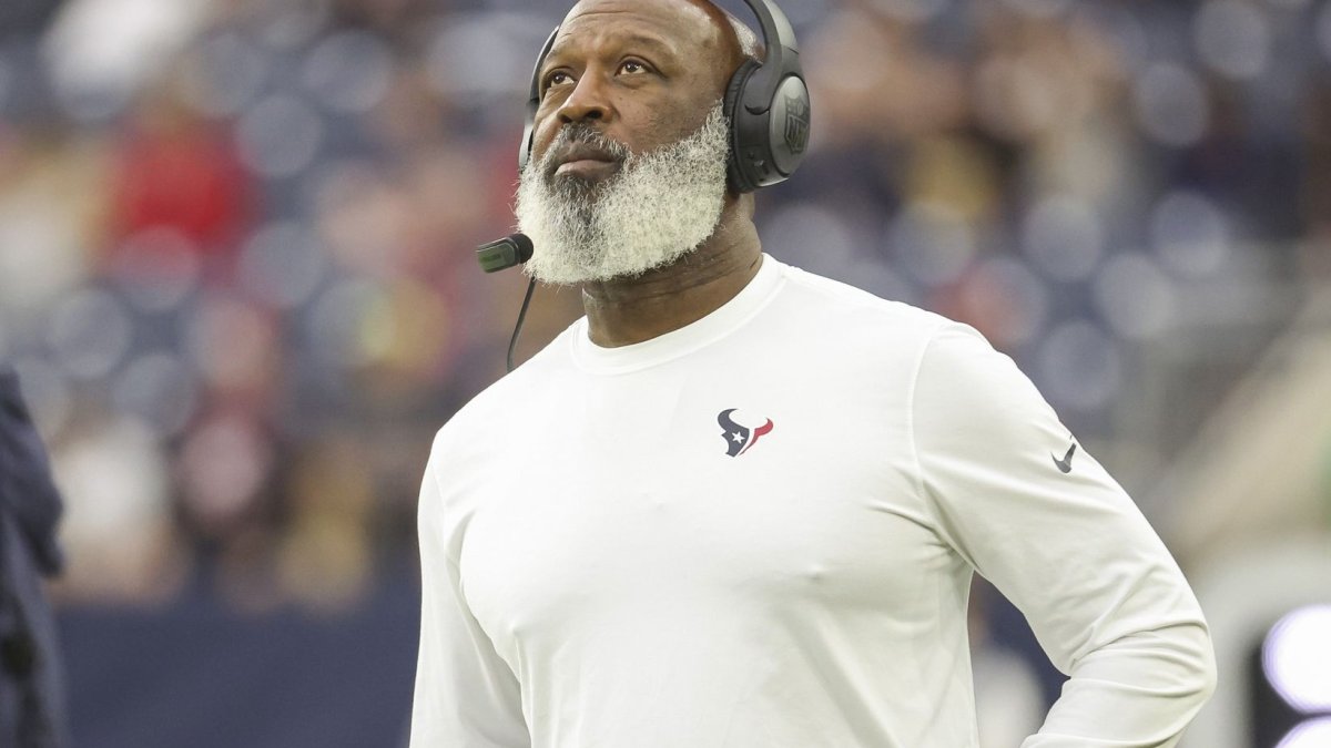 Texans coach Lovie Smith returns to Soldier Field on Sunday