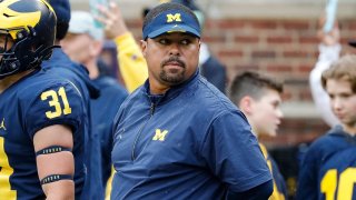 Michigan RB coach Mike Hart stretchered off vs. Indiana after reported  seizure – NBC Sports Chicago