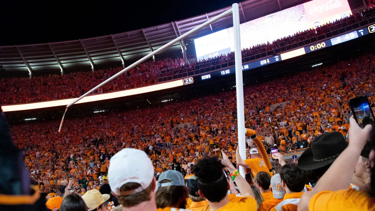 College Football 2022: Tennessee beat Alabama, fans storm field