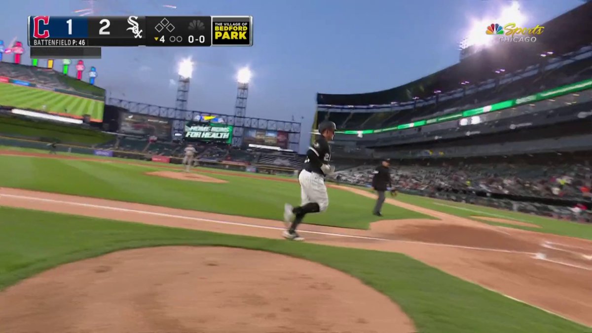 Andrew Vaughn homers to lead White Sox to sweep