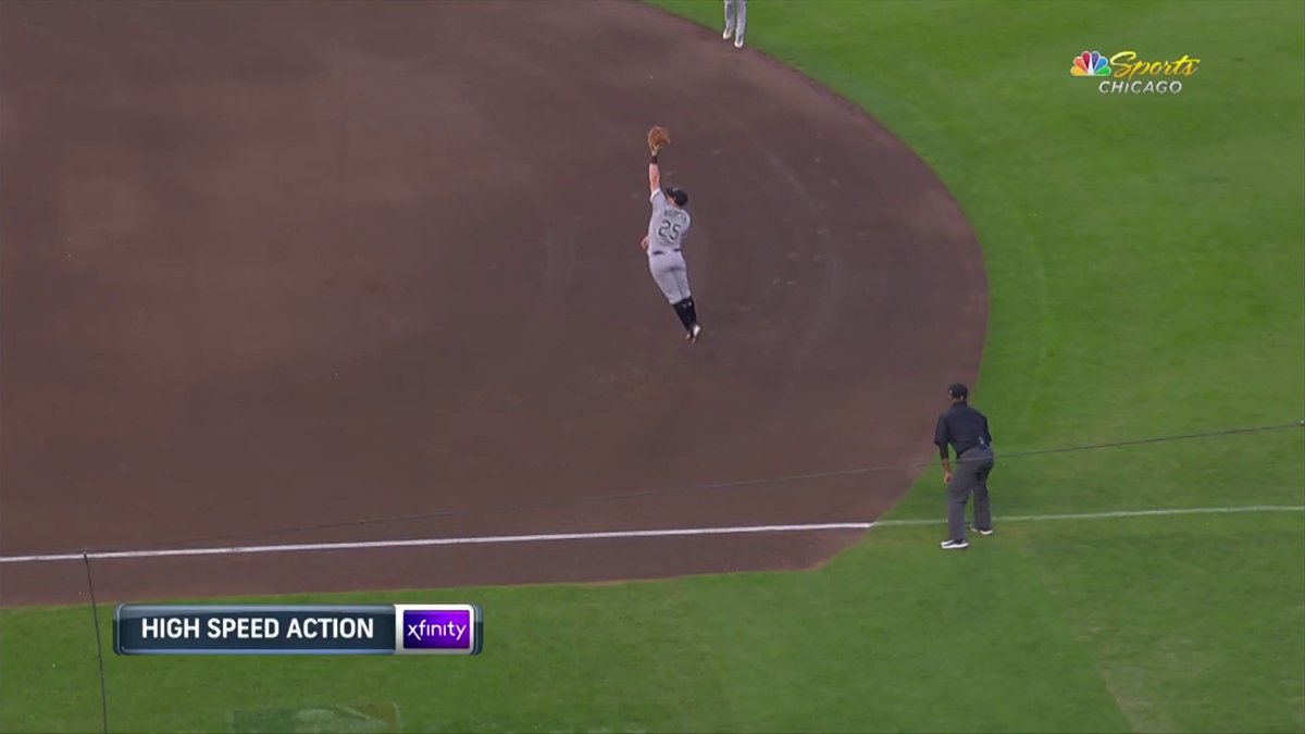 Luis Robert Jr. robs a home run, 04/24/2023