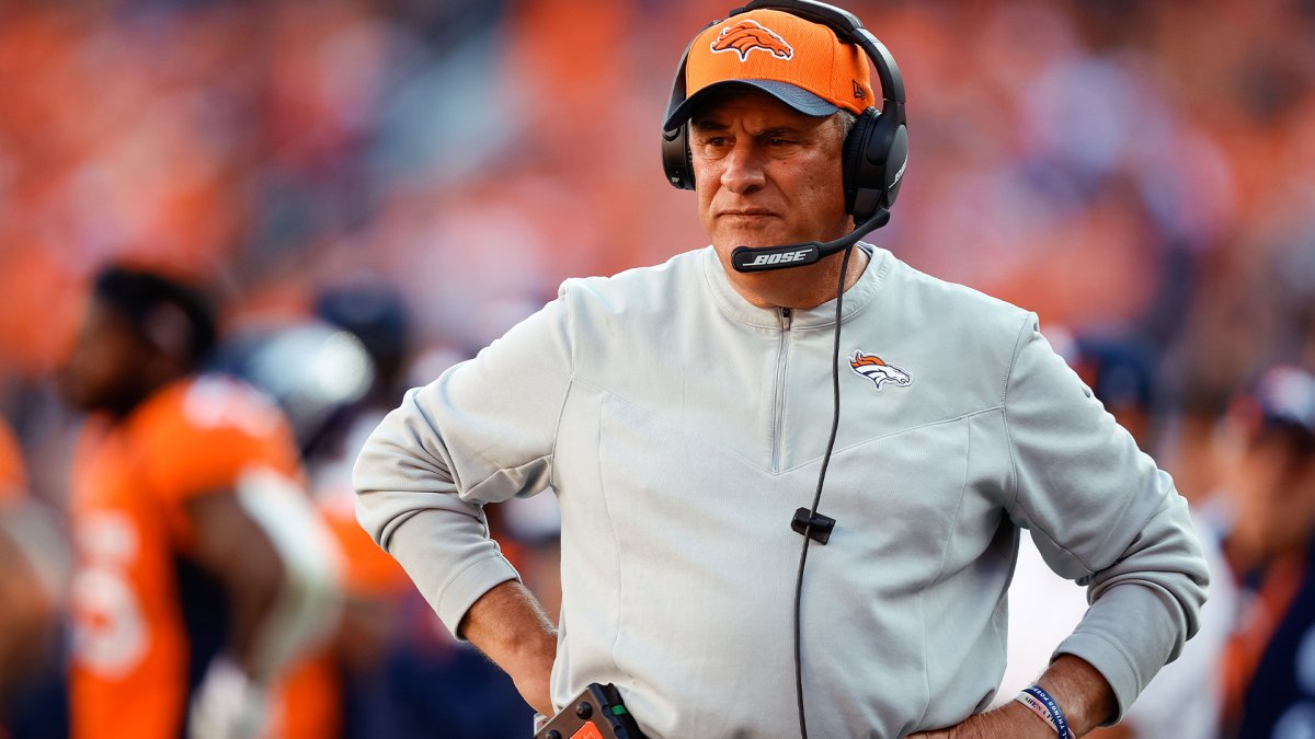 Dolphins 'agree to hire ex-Broncos coach Vic Fangio as Mike McDaniel's  defensive coordinator'