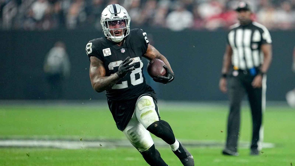 Report: Raiders place franchise tag on Josh Jacobs