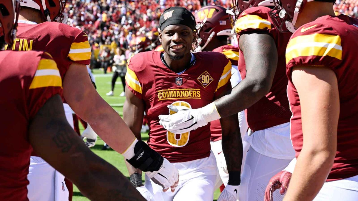 SEE IT: Commanders RB Brian Robinson, Jr. runs pre-game drills