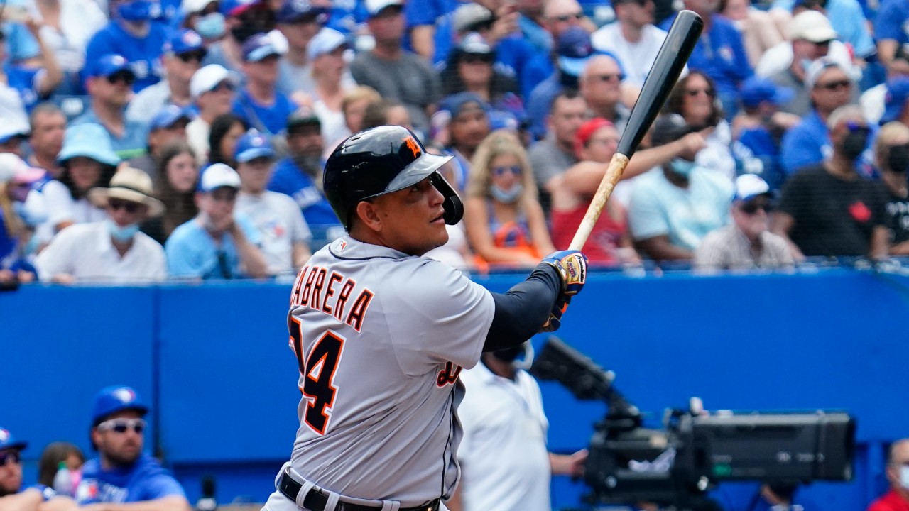 Miguel Cabrera hits 500th career home run against Blue Jays