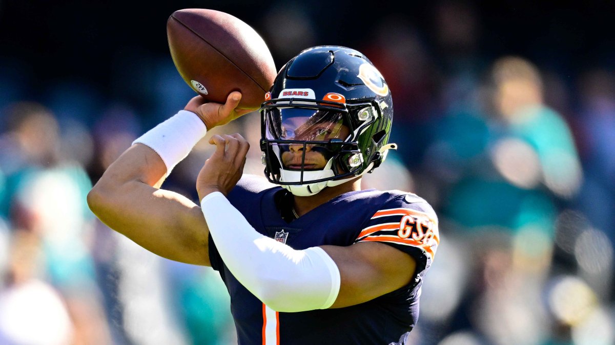 The Chicago Bears are putting the ball in Justin Fields' hands, and he's  breaking out, NFL News, Rankings and Statistics