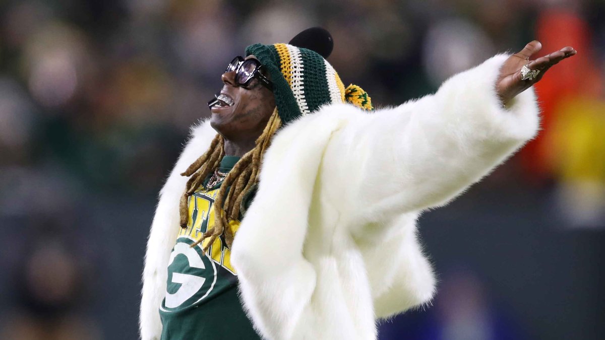 Lil Wayne leads out Green Bay Packers against Detroit Lions at