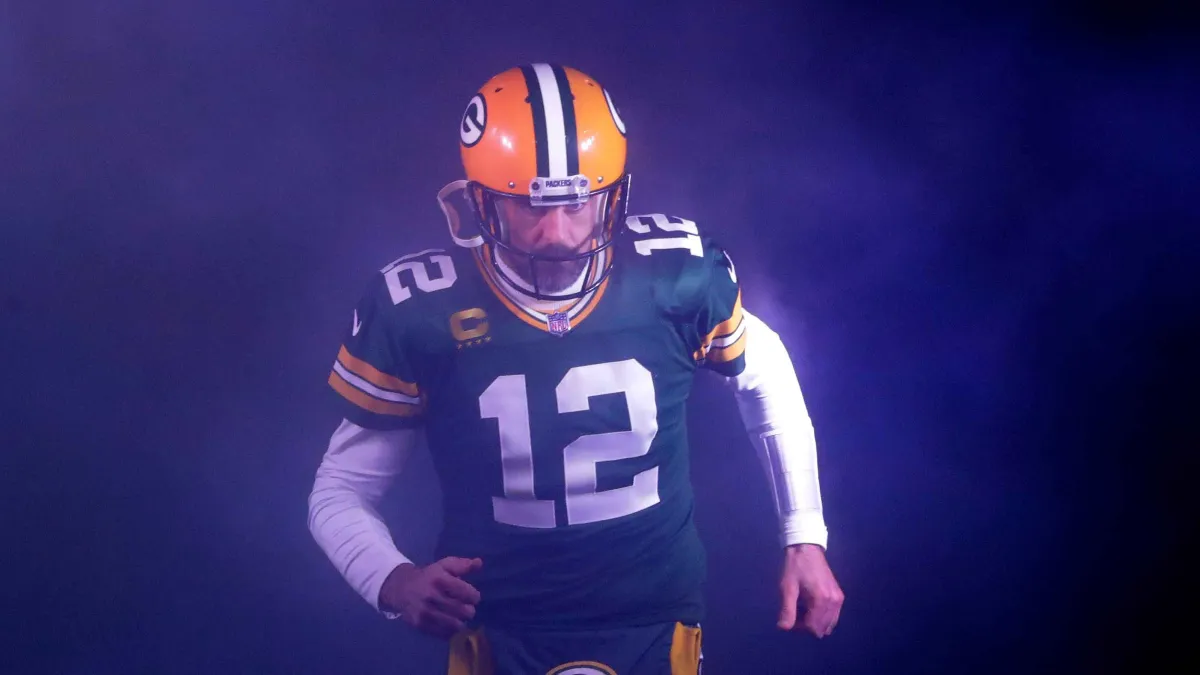 Aaron Rodgers could wear Joe Namath's iconic 12 jersey if plays